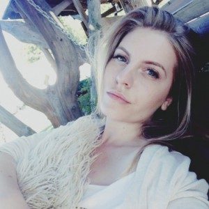 Foto di Alexandra, Alla pari a Greco